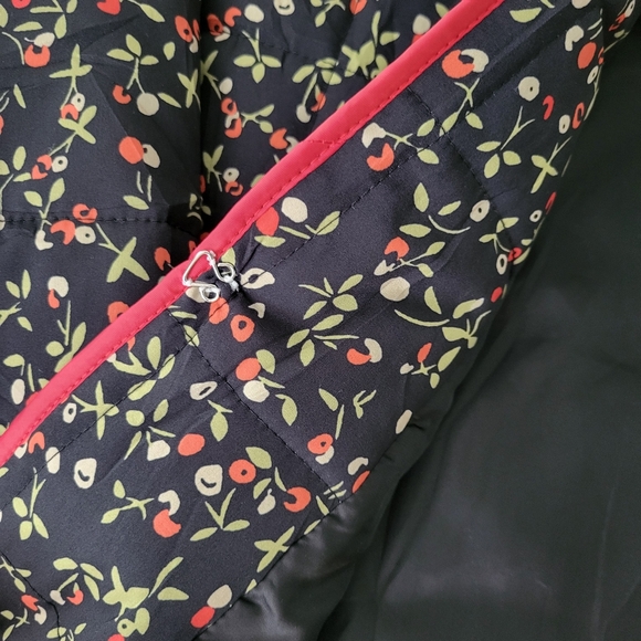 Women's Cropped Puffer Quilted Floral Print Lightweight Jacket - Picture 5 of 8